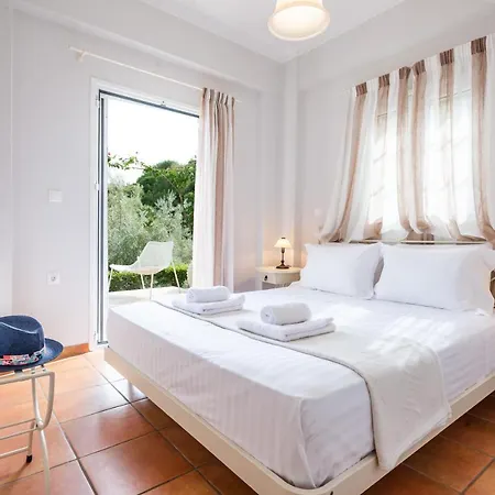 Meganisi Villas *