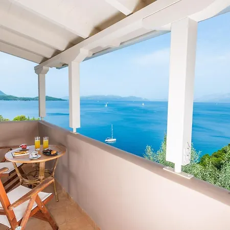 Meganisi Villas *